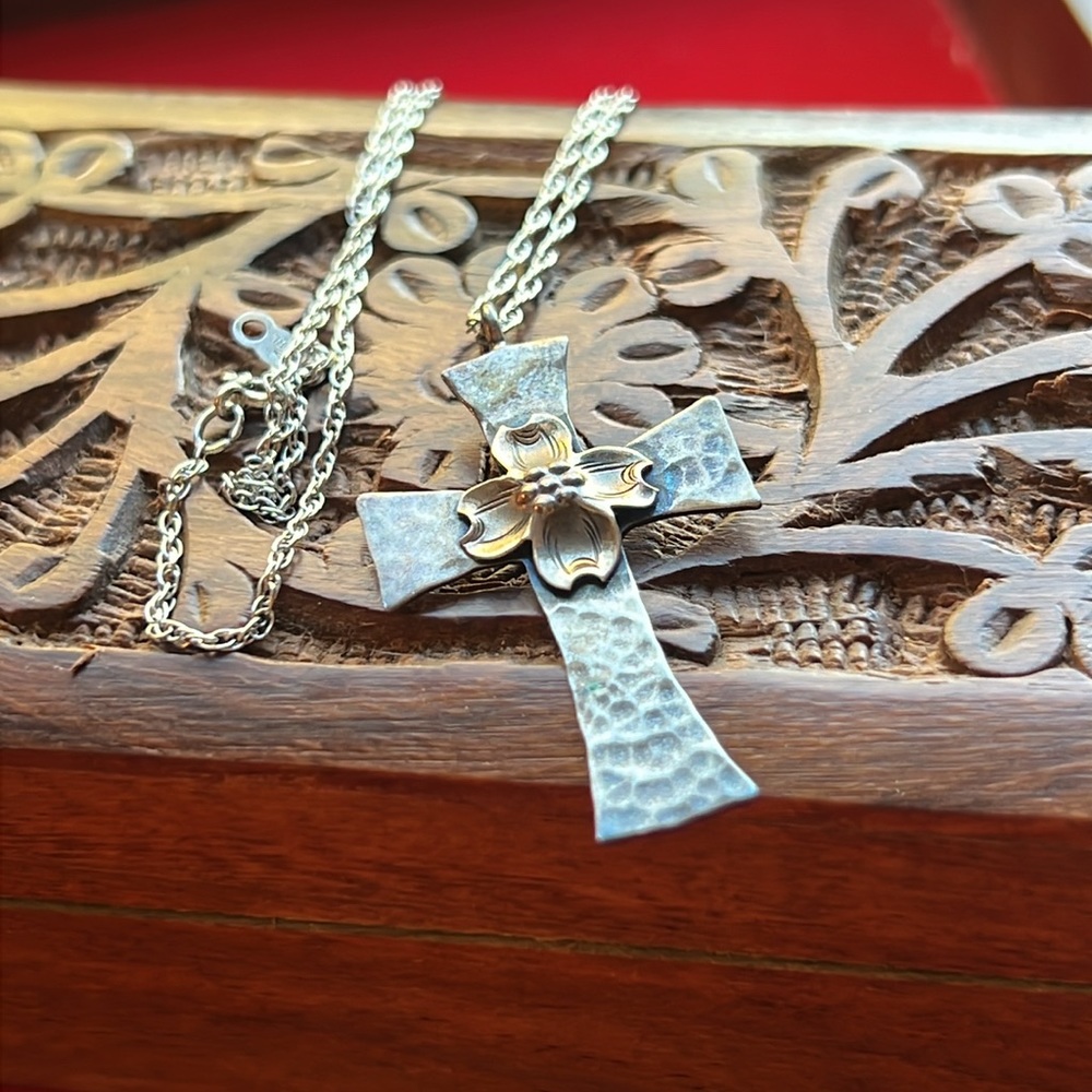 Sterling Silver Cross Necklace & Chain - Picture 5 of 7